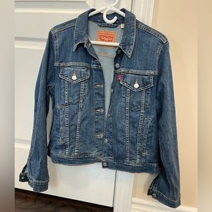 Barely worn Levi’s denim jacket